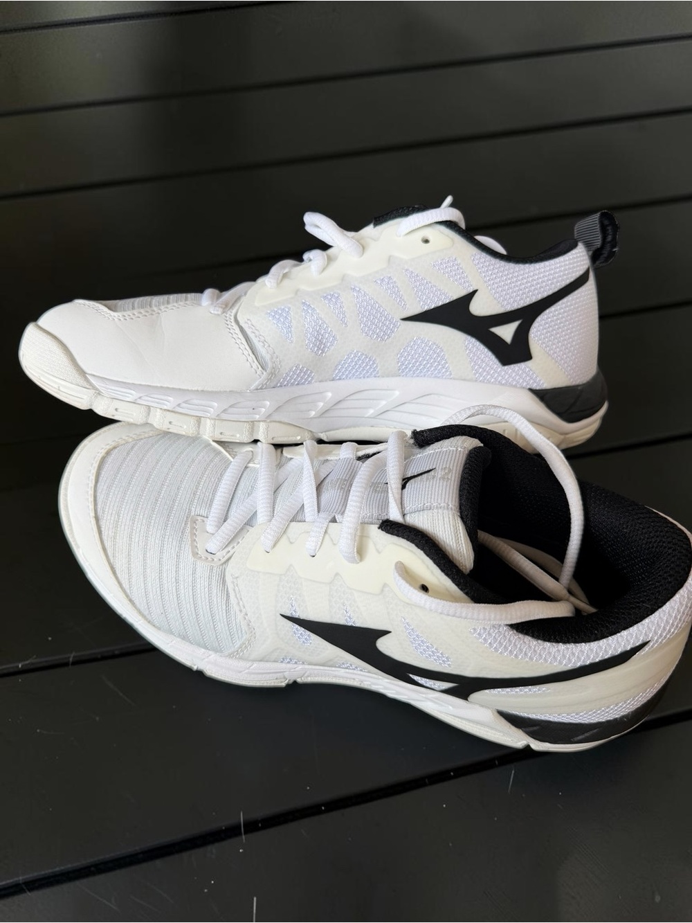 Mizuno Women’s Training Athletic Sneakers (White/Black) - Size 6.5 - Picture 4 of 7